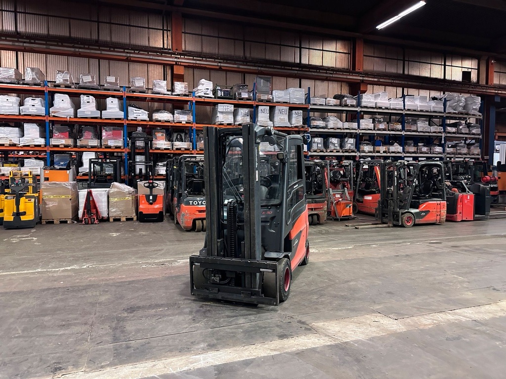 Linde E30HL-01/600 Elektro 4830mm Triplex Gabelstapler 20172