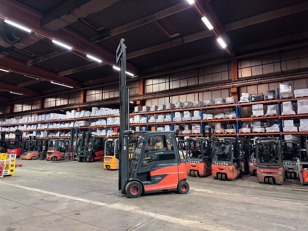 Linde E30HL-01/600 Elektro 4830mm Triplex Gabelstapler 201711