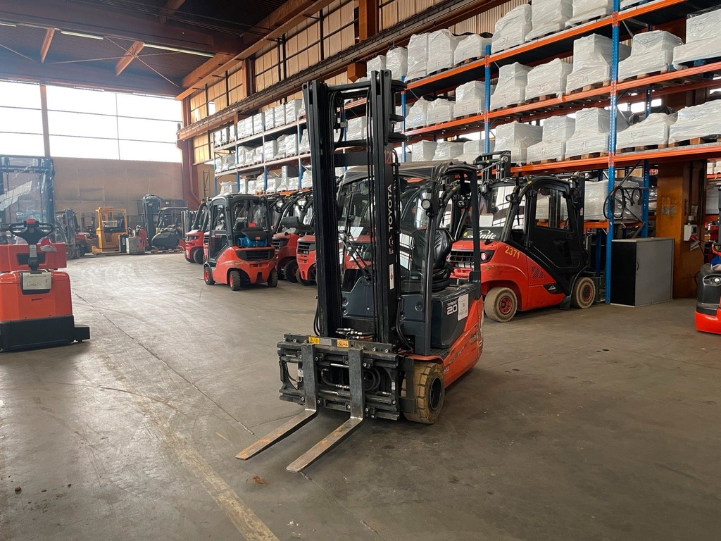 Toyota 2.0T Elektro Gabelstapler 4000mm Zinkenversteller 2017Bild 2