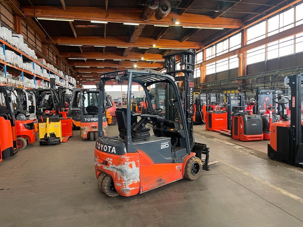 Toyota 2.0T Elektro Gabelstapler 4000mm Zinkenversteller 2017Bild 5