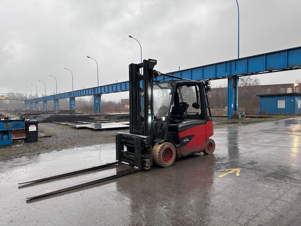 Linde E50HL-01/600 Elektro Stapler Zinkenversteller Batterie 2022