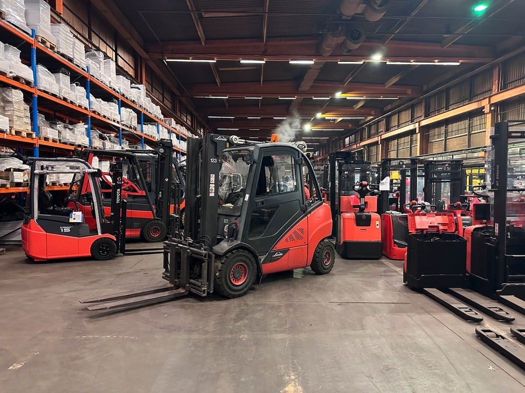 Linde H30T-02 Triplex 4800mm Hub 3t Gas Gabelstapler 2017