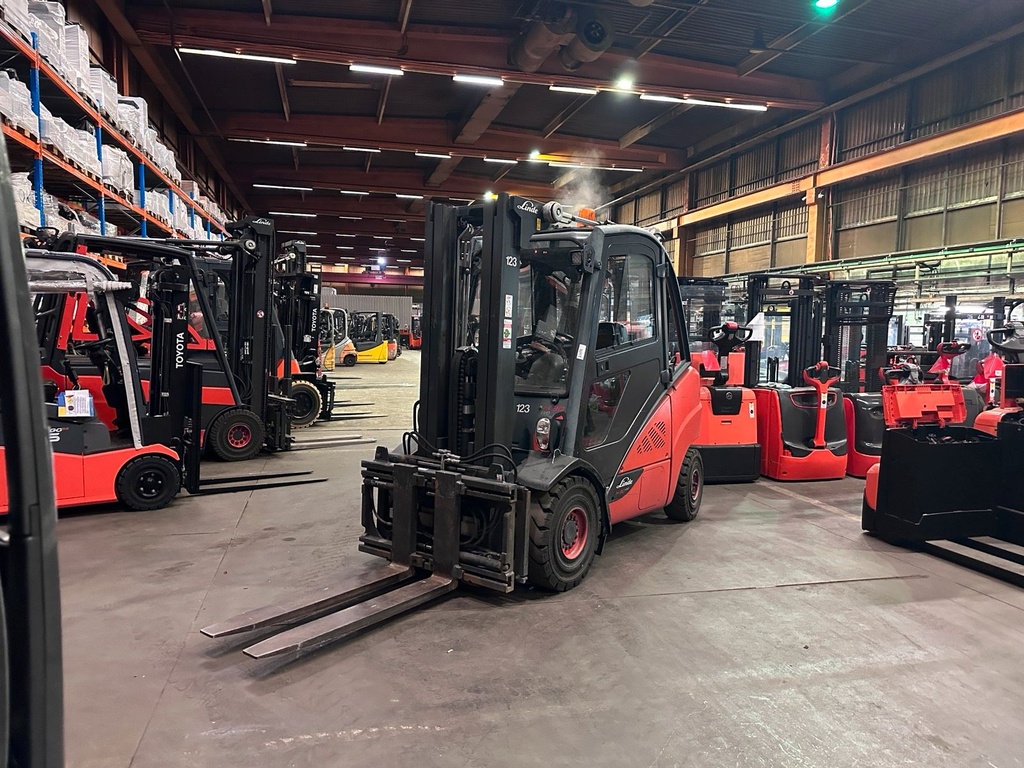 Linde H30T-02 Triplex 4800mm Hub 3t Gas Gabelstapler 20172