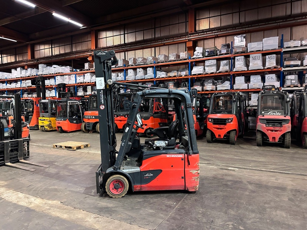 Linde E16 Triplex 5475mm Hub Ladegerät int. Elektro Stapler 16