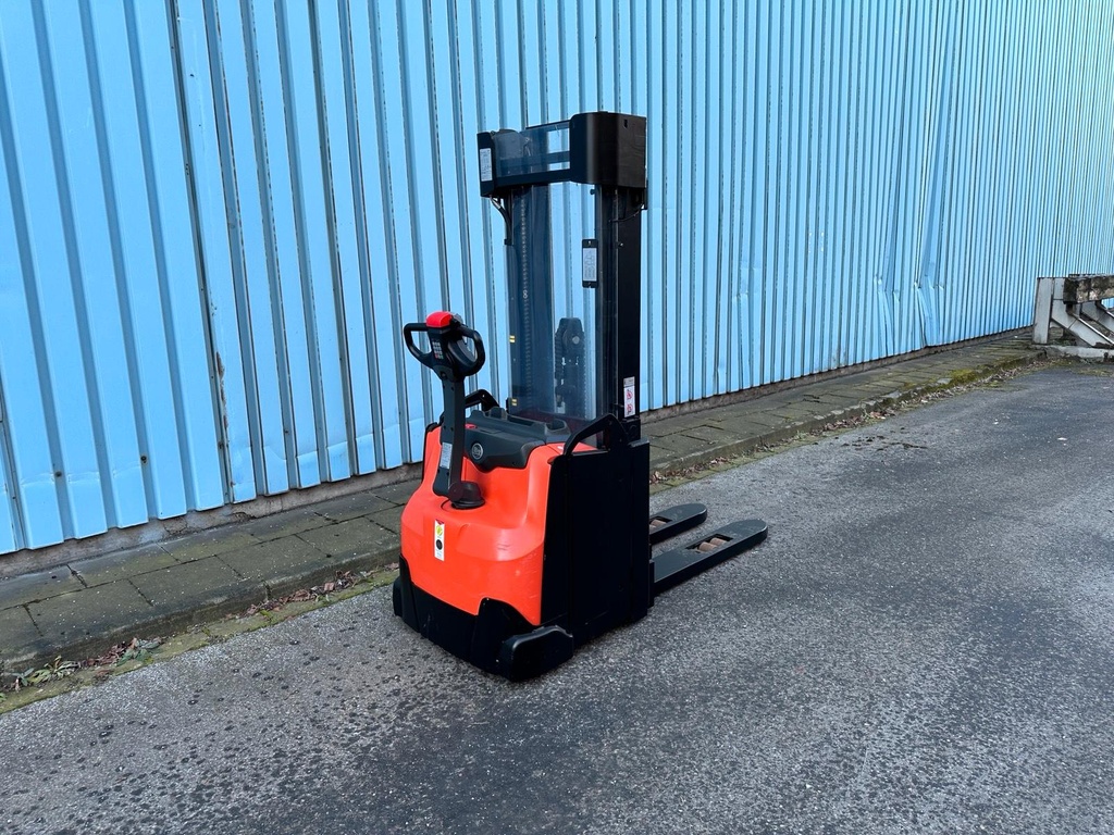 Toyota SWE160L Triplex 4500mm Elektro Hochhubwagen 2