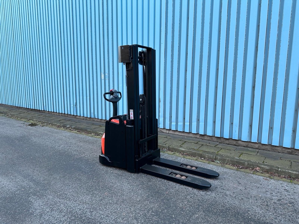 Toyota SWE160L Triplex 4500mm Elektro Hochhubwagen 4