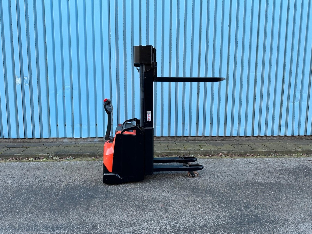 Toyota SWE160L Triplex 4500mm Elektro Hochhubwagen 7
