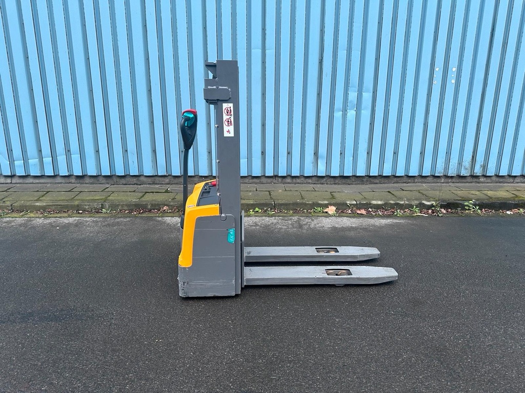 Jungheinrich EJC M10 Hochhubwagen 2300mm Hub Ladegerät3