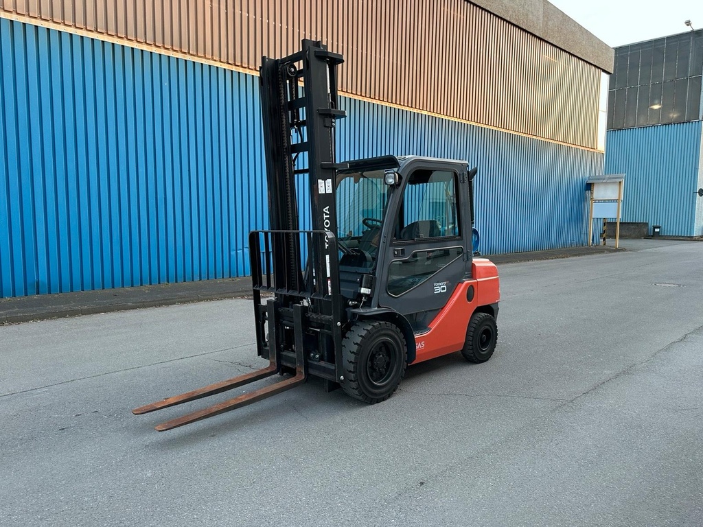 Toyota 3t 06-8FG30F Gas Gabelstapler 4500mm Hub 2