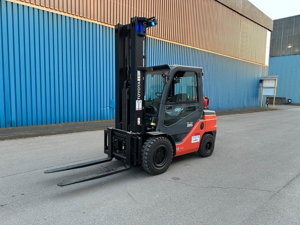 Toyota 3,5t Gas Gabelstapler 5500mm Triplex Voll 2