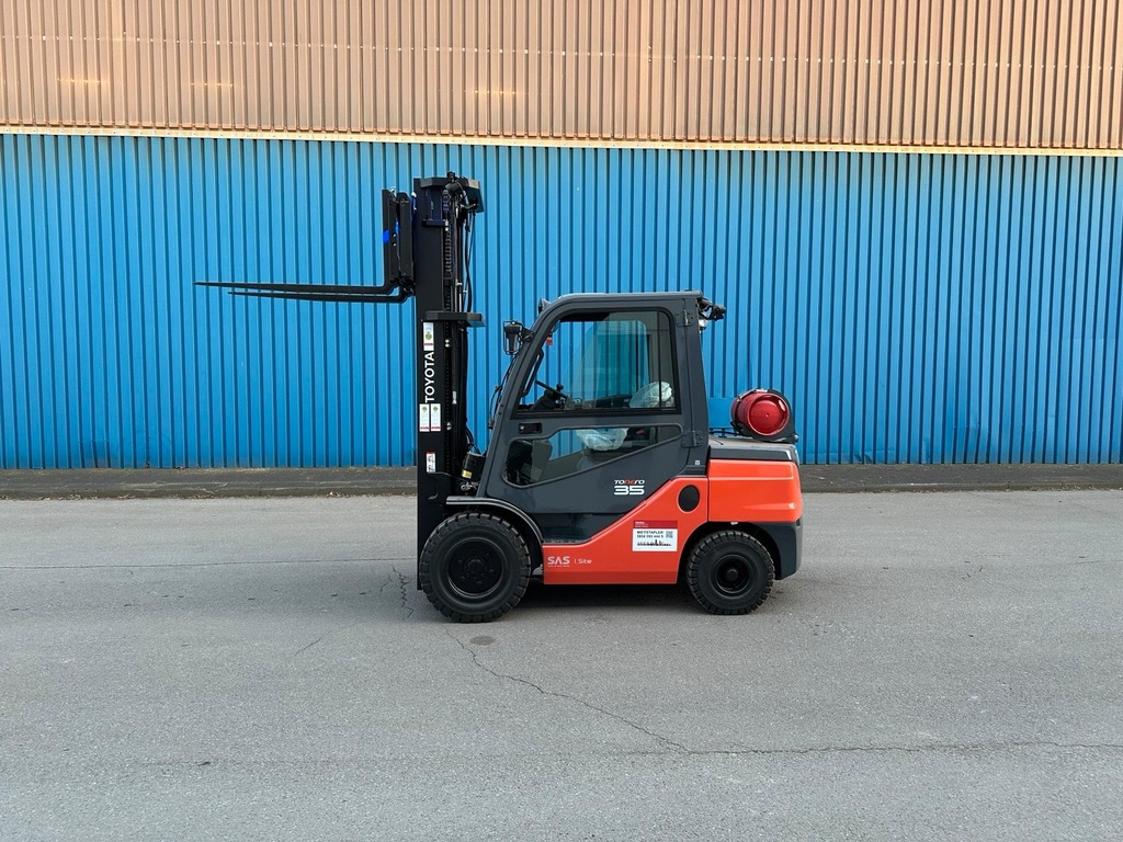 Toyota 3,5t Gas Gabelstapler 5500mm Triplex Voll 10