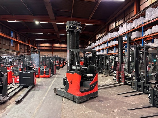 [R0051] Linde R16 Triplex Schubmast Stapler Elektro 8250mm Hub. 